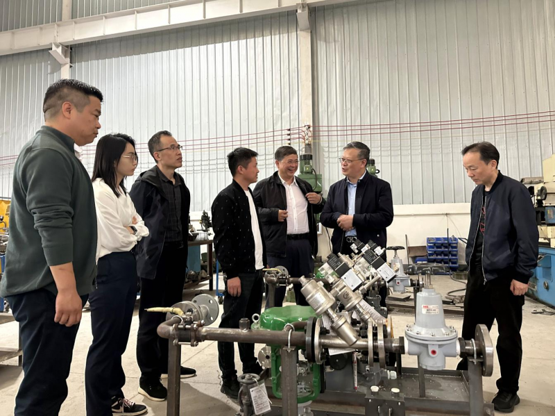 农业银行江西省分行领导董海华一行莅临九江万景众创城参观指导
